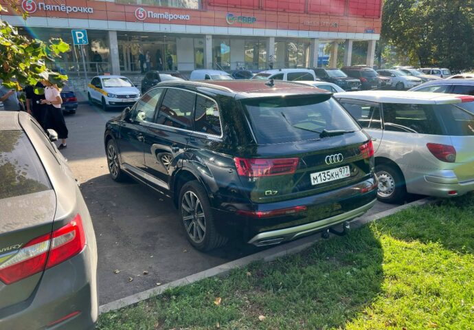 Audi Q7 15.09.2026 фото 3